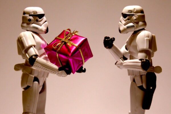 Cosa regalare a Natale? 20 regali perfetti per gli amanti del cinema